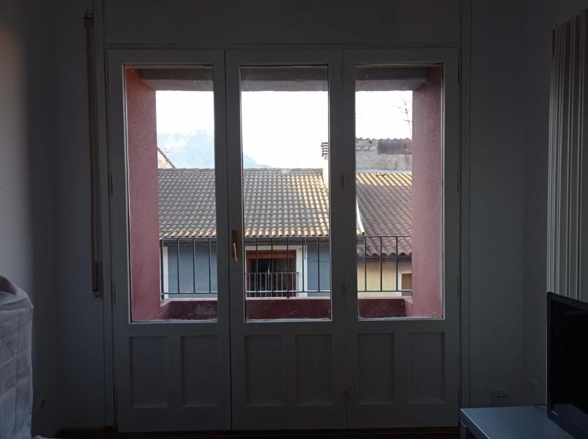 Luminoso, céntrico y silencioso apartamento Jaca Esterno foto