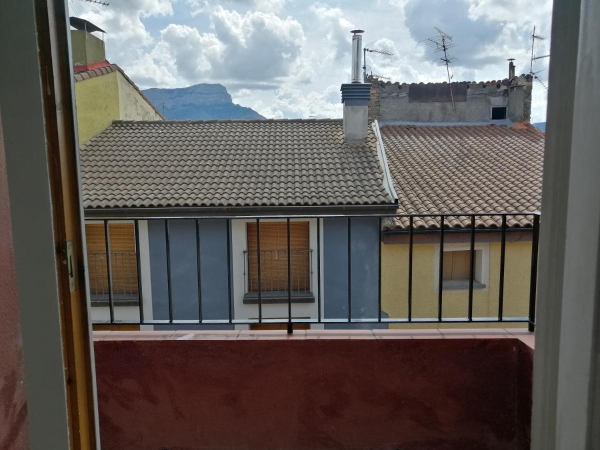 Luminoso, céntrico y silencioso apartamento Jaca Esterno foto