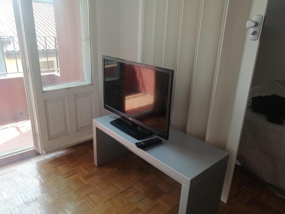 Luminoso, céntrico y silencioso apartamento Jaca Esterno foto