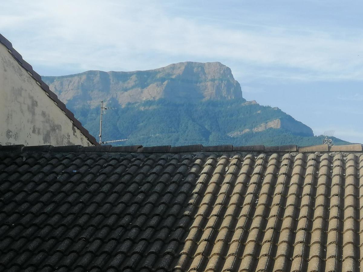 Luminoso, céntrico y silencioso apartamento Jaca Esterno foto