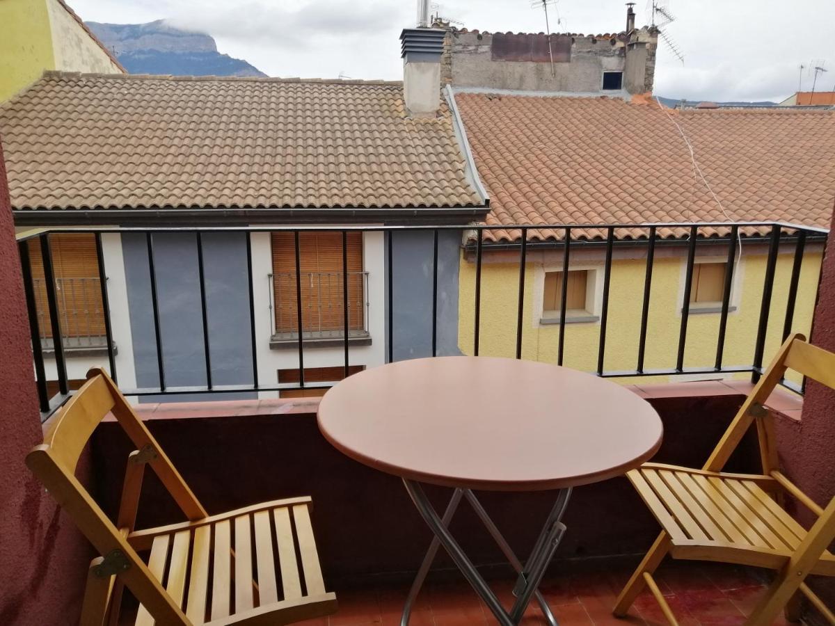 Luminoso, céntrico y silencioso apartamento Jaca Esterno foto