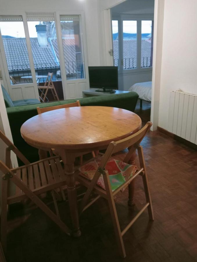 Luminoso, céntrico y silencioso apartamento Jaca Esterno foto