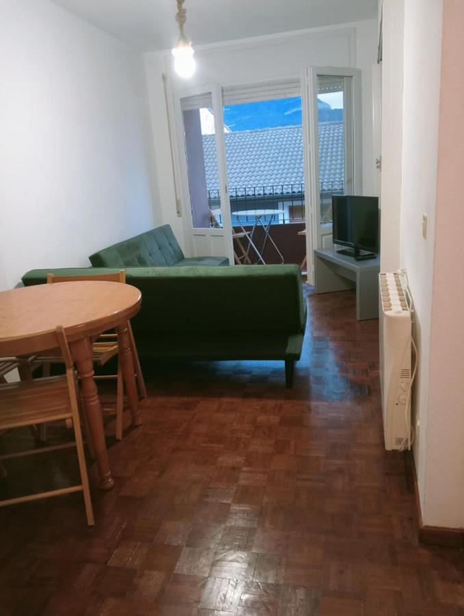 Luminoso, céntrico y silencioso apartamento Jaca Esterno foto