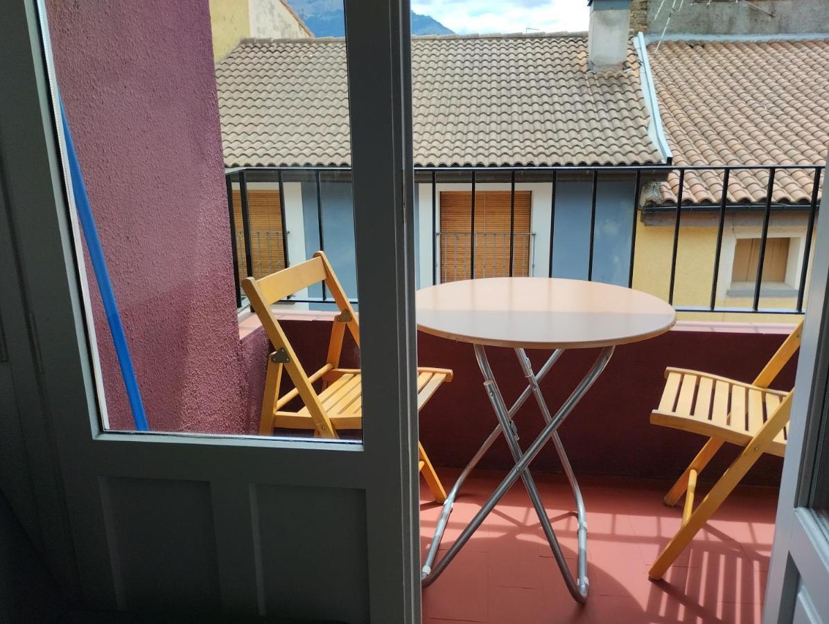 Luminoso, céntrico y silencioso apartamento Jaca Esterno foto