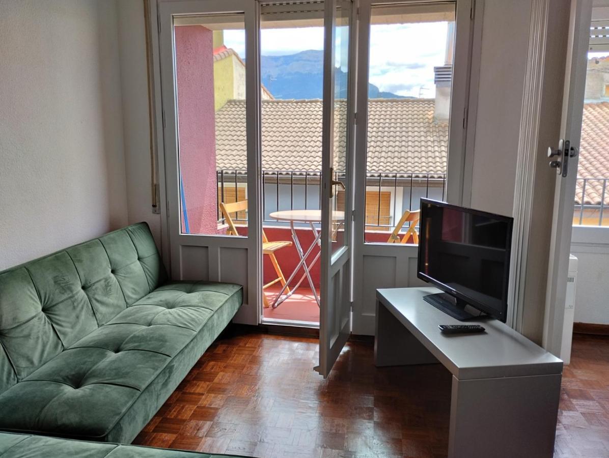 Luminoso, céntrico y silencioso apartamento Jaca Esterno foto